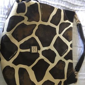 VGUC Dooney & Bourke giraffe print purse
